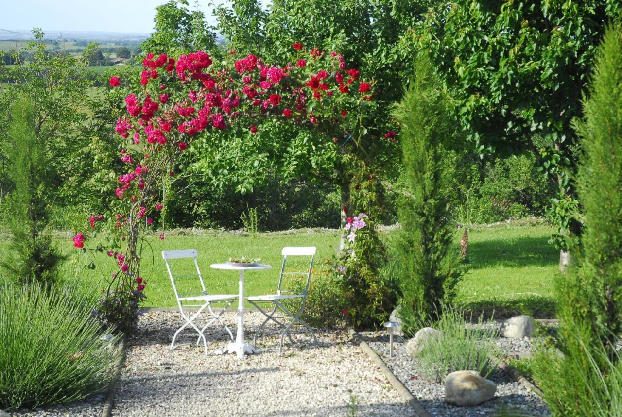 Ferienwohnung Au Pajot Ambax Buitenkant foto